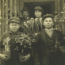 Франтишек Черны (1865–1925) со своими учениками