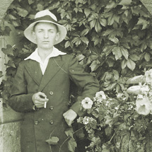 Франтишек Черны (1896–1968) с петуниями